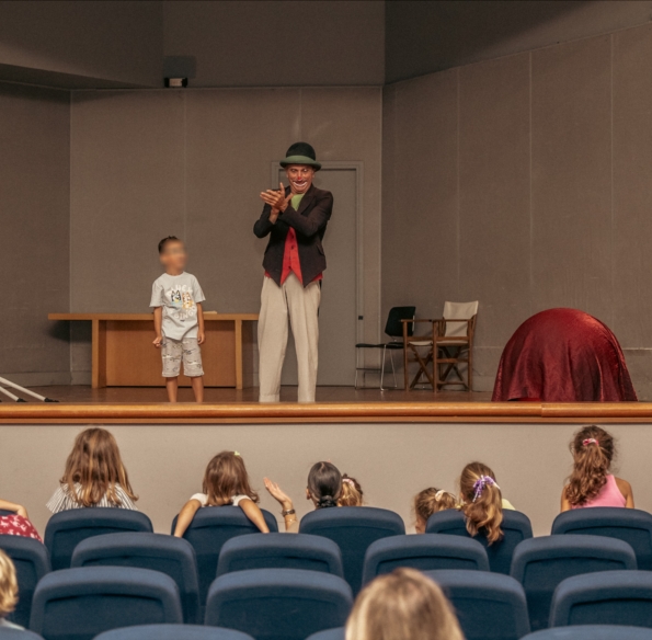 /photos/contentpage/3/clown-show-zin-zin.jpg