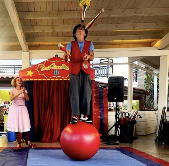 Circus Show με τον Zin Zin